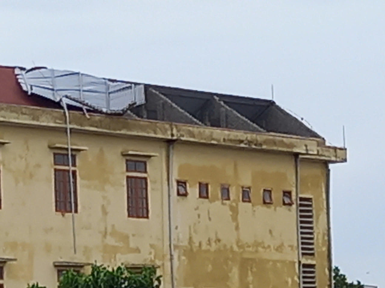 Học sinh, sinh viên nhiều nơi nghỉ học, học online sau bão số 3