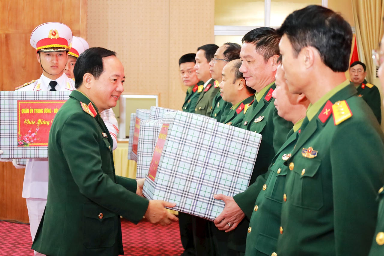 Thượng tướng Trịnh Văn Quyết thăm, chúc Tết tại Hải Dương