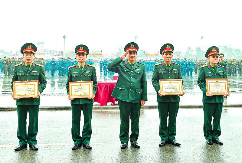 Lực lượng vũ trang tỉnh Hải Dương tổ chức lễ ra quân huấn luyện với quy mô lớn