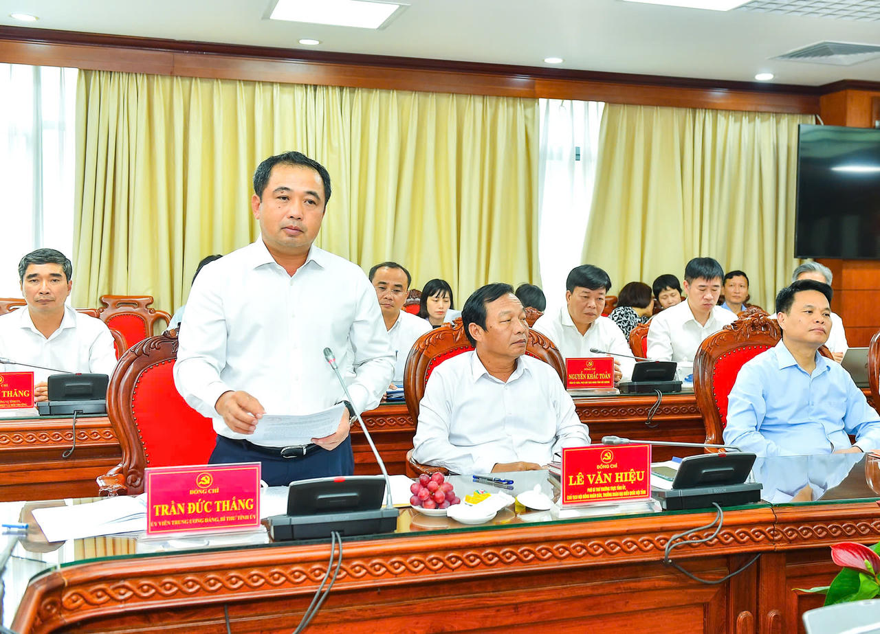 Thường trực Ban Bí thư Trần Cẩm Tú làm việc với Ban Thường vụ Tỉnh ủy Hải Dương 