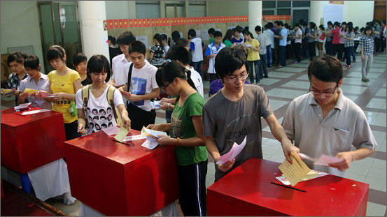 Bảo đảm thực hiện quyền tham gia quản lý nhà nước và xã hội của công dân 