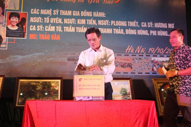 Ấm lòng Đêm nhạc 'Chung tay' hướng về đồng bào vùng lũ