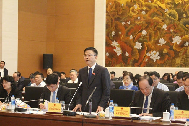 Bộ trưởng Lê Thành Long 'trả lời thẳng, đáp gọn' nhiều vấn đề 'nóng'
