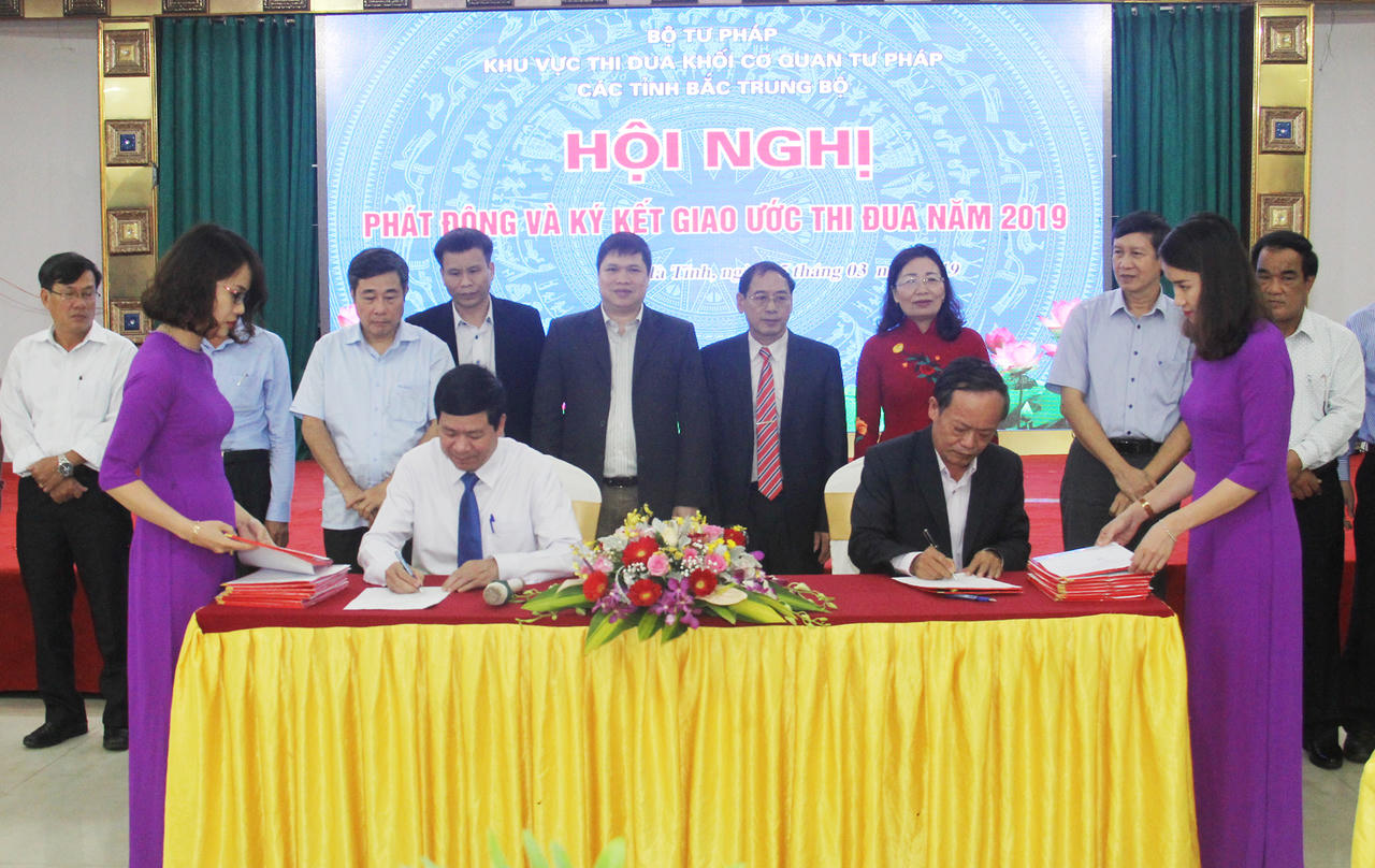 Khối cơ quan Tư pháp khu vực Bắc Trung Bộ sôi nổi ký giao ước thi đua năm 2019 