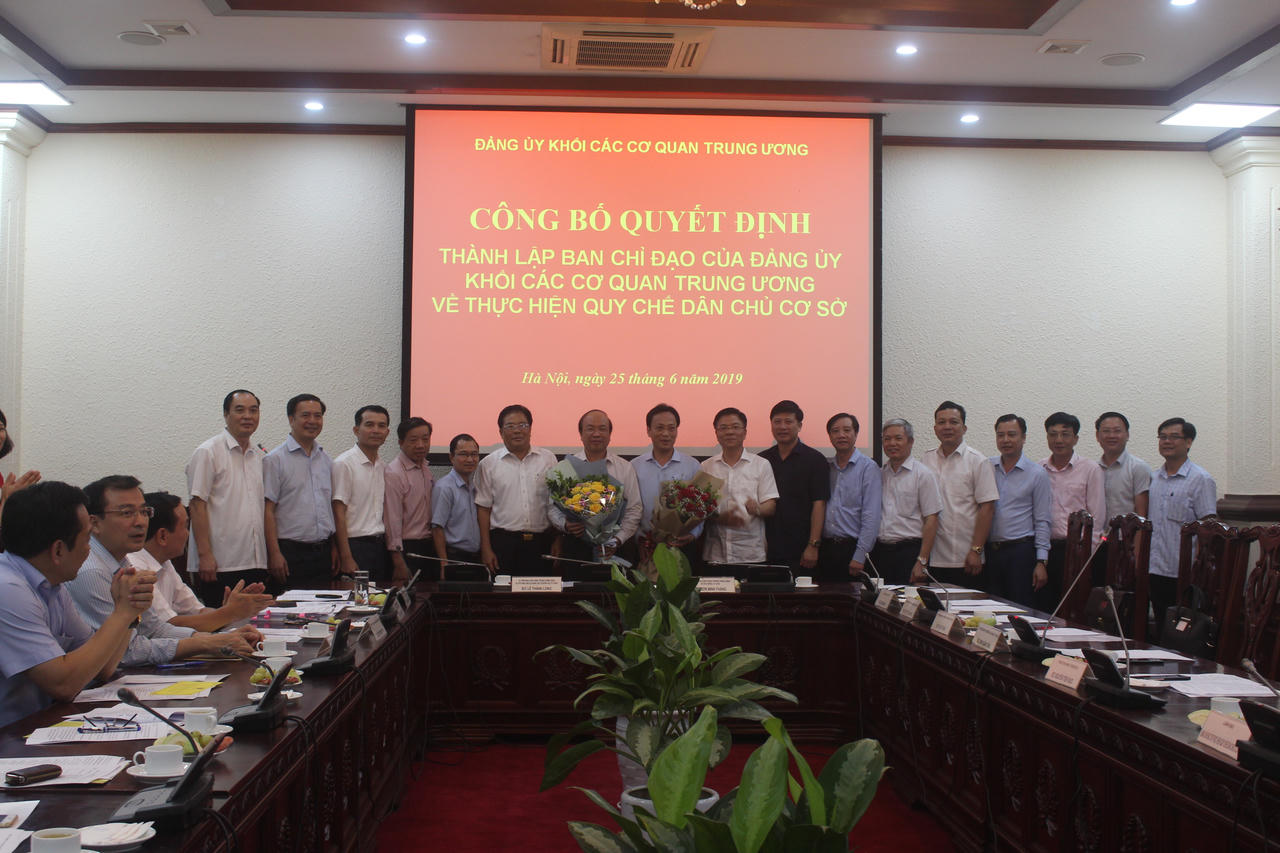 Công bố quyết định thành lập Ban Chỉ đạo thực hiện Quy chế dân chủ ở cơ sở của Đảng ủy Khối