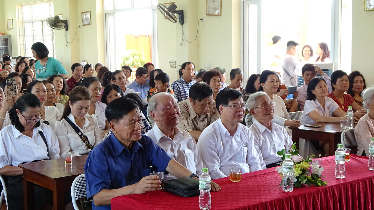  Trường Đại học Luật Hà Nội “Gặp gỡ về nguồn thăm lại Quán Gánh”