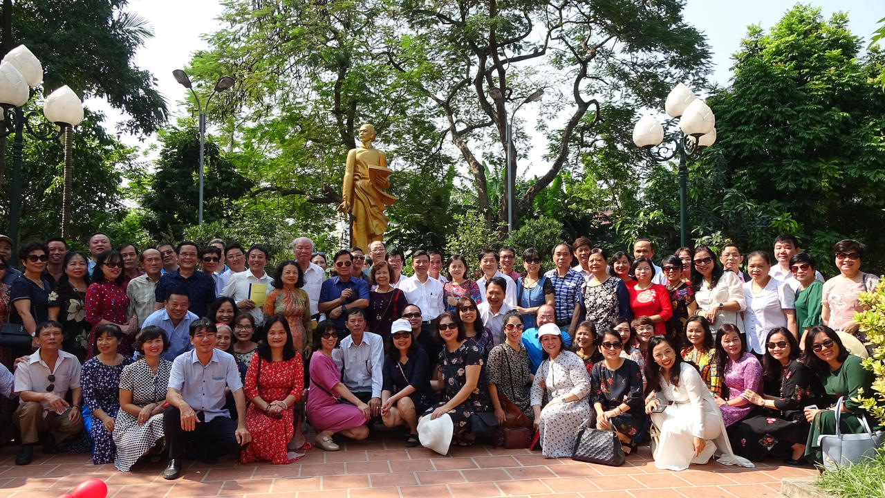  Trường Đại học Luật Hà Nội “Gặp gỡ về nguồn thăm lại Quán Gánh”