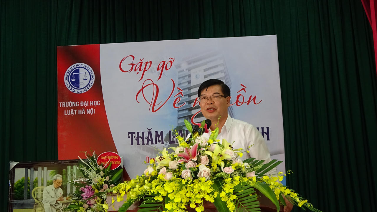  Trường Đại học Luật Hà Nội “Gặp gỡ về nguồn thăm lại Quán Gánh”