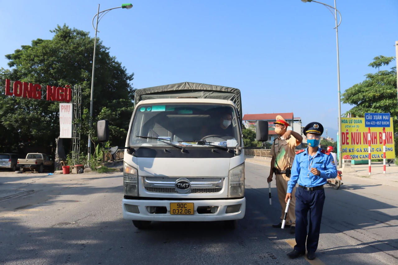 Không xảy ra ùn tắc trong ngày đầu Hà Nội triển khai 22 chốt kiểm soát phòng dịch