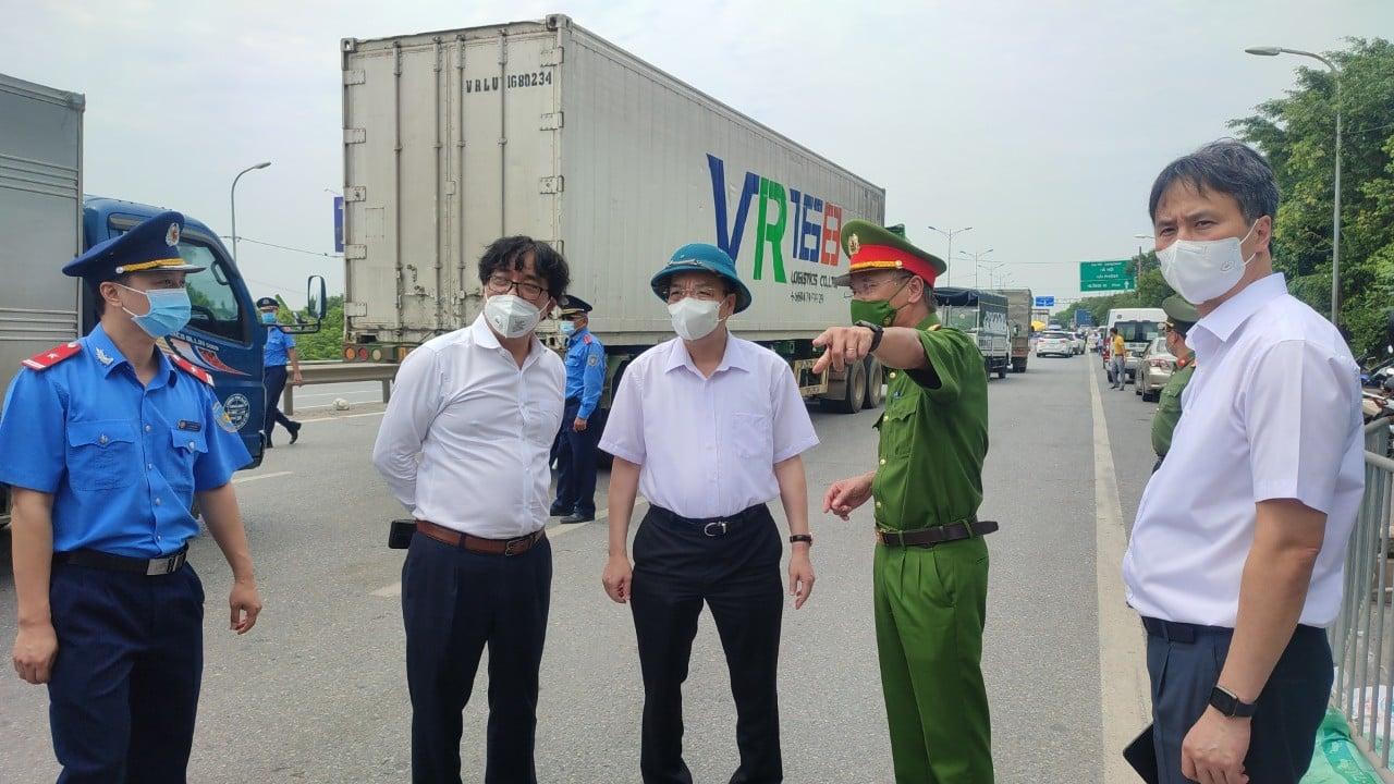 Chủ tịch Hà Nội chỉ đạo phương án thông xe ‘luồng xanh’ nhanh nhất