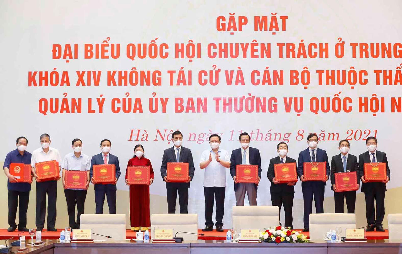 Gặp mặt đại biểu Quốc hội chuyên trách không tái cử khóa XV