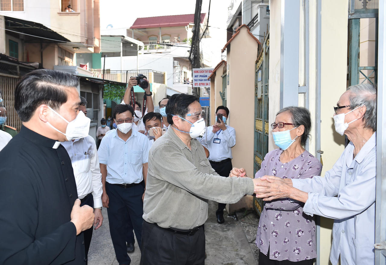 Bảo đảm người dân tiếp cận các dịch vụ y tế nhanh nhất, sớm nhất, nhiều nhất