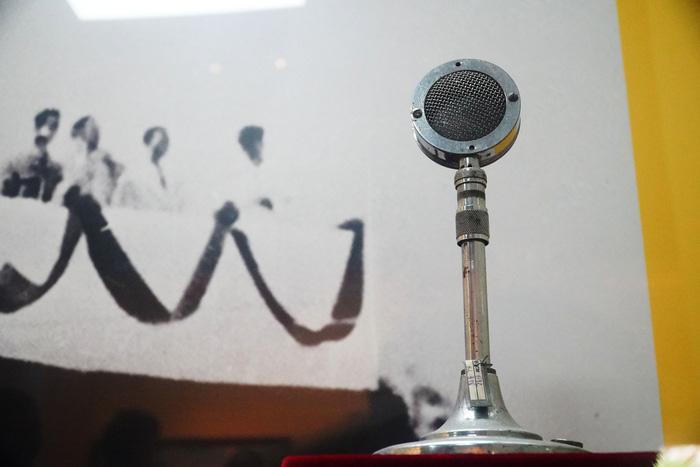 Chiếc micro đi vào lịch sử với câu hỏi bất hủ “Tôi nói đồng bào nghe rõ không”