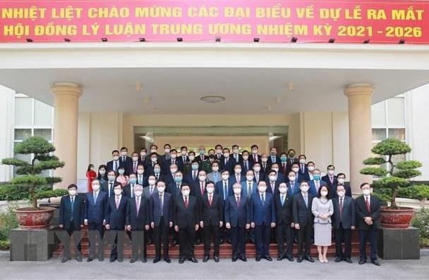 Tiếp tục đổi mới mạnh mẽ hơn nữa về tư duy lý luận, tư duy phát triển