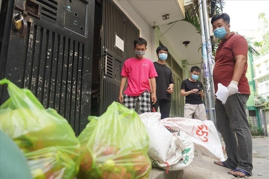 Thủ tướng yêu cầu xác minh việc người dân lên phường hỏi cứu trợ