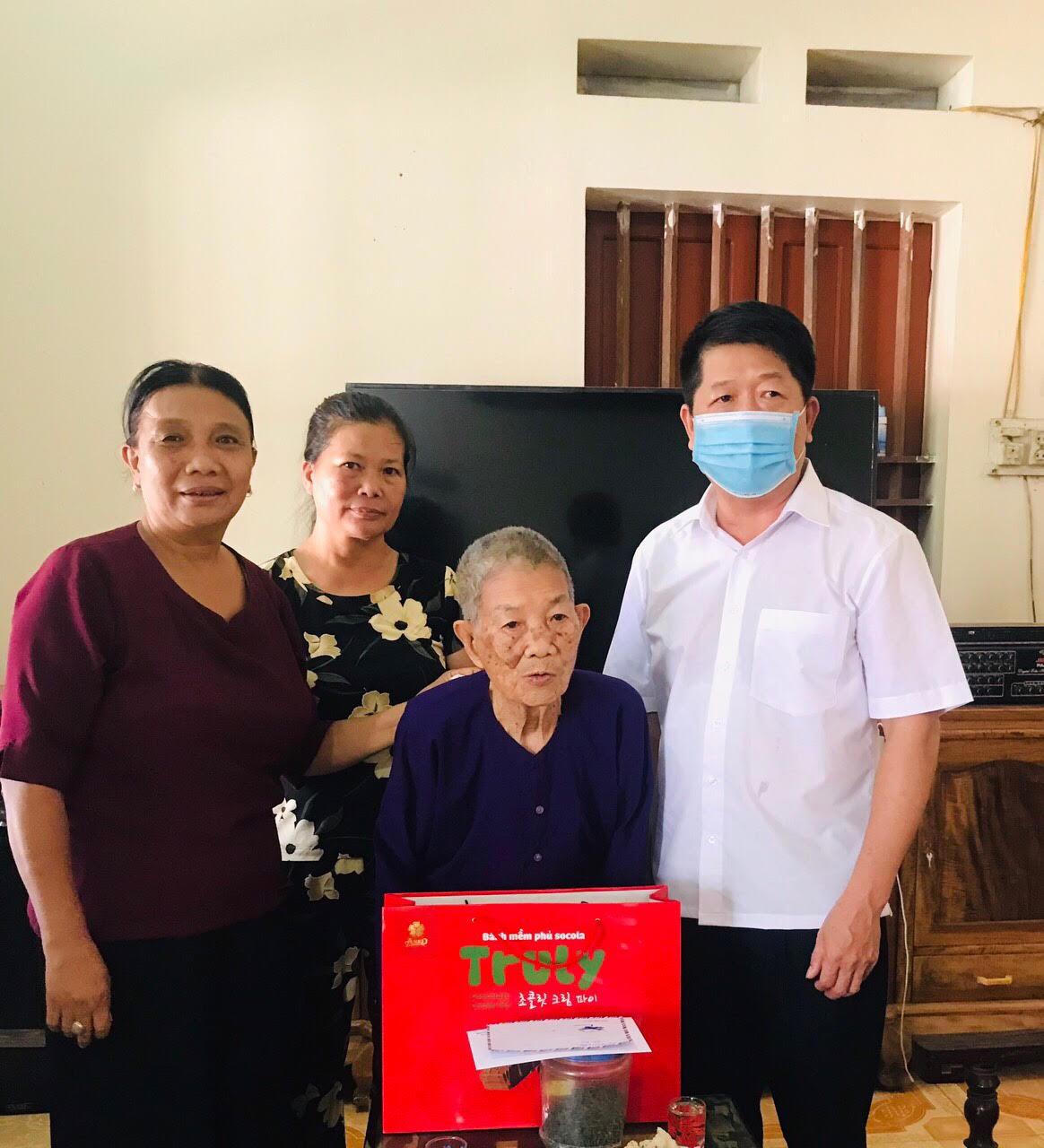 Người cán bộ mẫu mực, điển hình trong công tác đảng