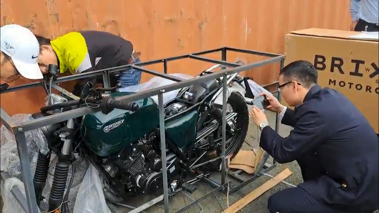 Cơ quan Hải quan bắt giữ lô xe mô tô trị giá khoảng 3 tỷ đồng