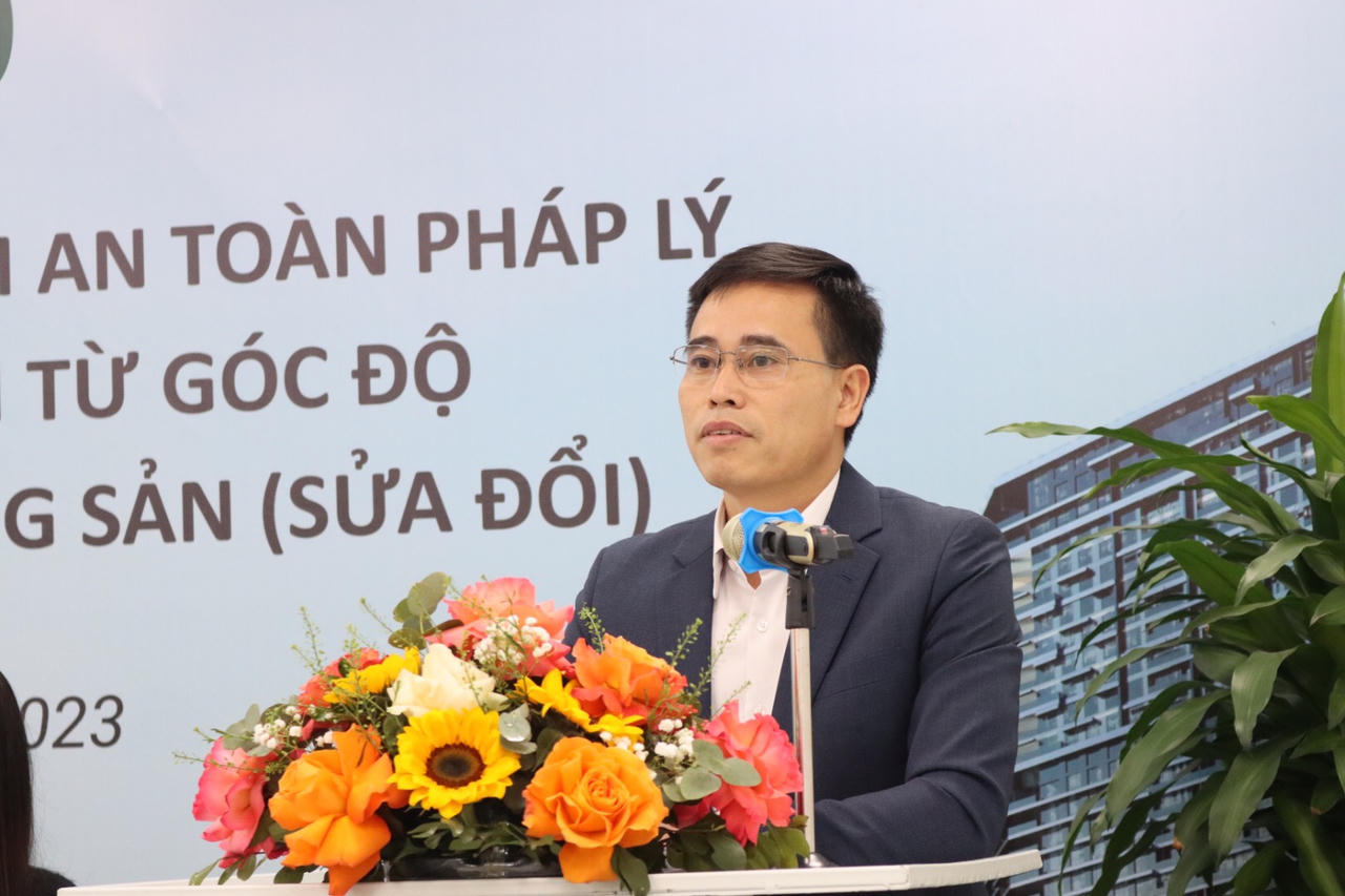 Sàn giao dịch bất động sản không thể ‘làm thay’ công chứng