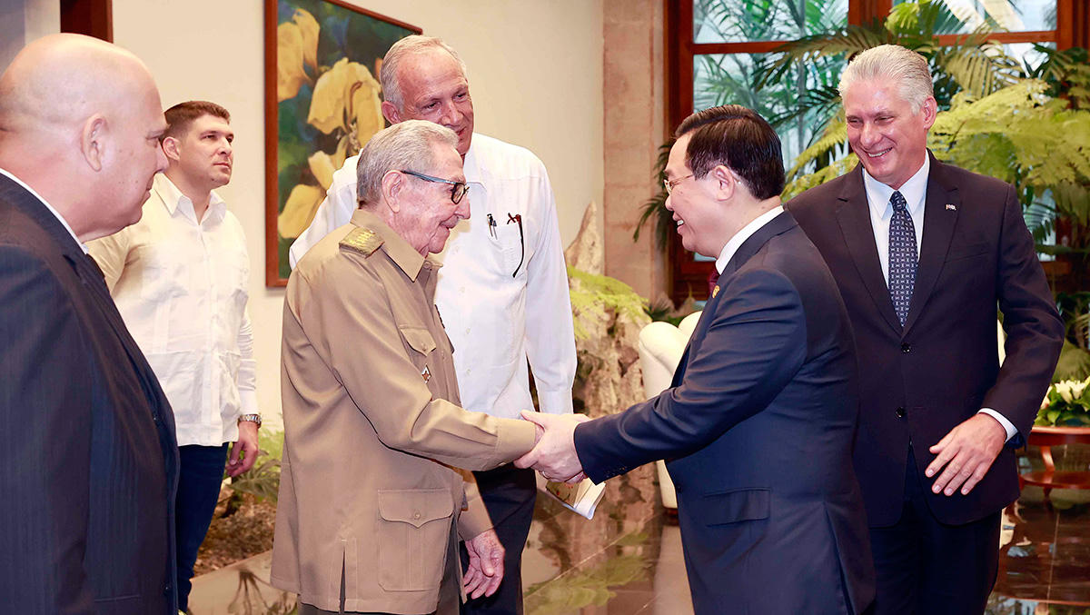 Việt Nam đoàn kết và ủng hộ trước sau như một với sự nghiệp chính nghĩa của Cuba