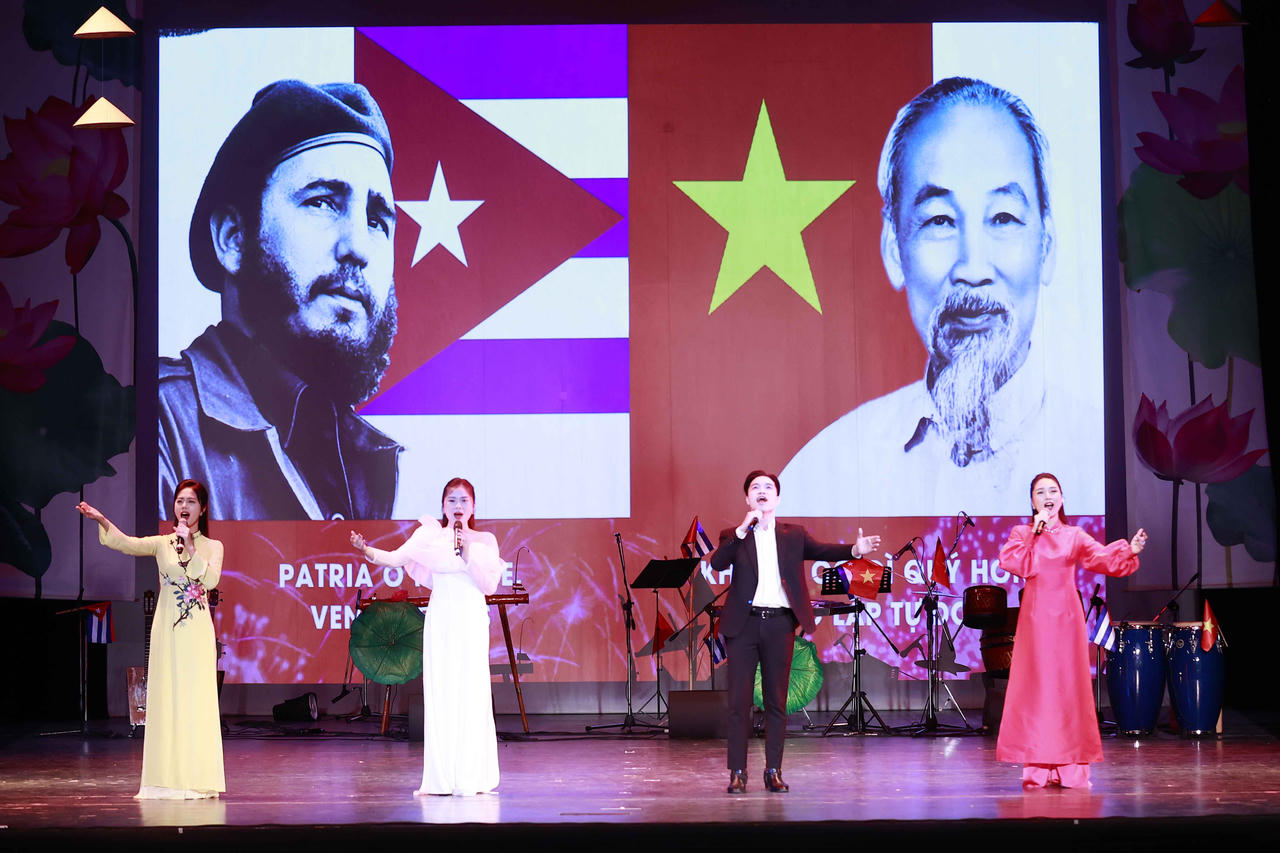 Việt Nam đoàn kết và ủng hộ trước sau như một với sự nghiệp chính nghĩa của Cuba