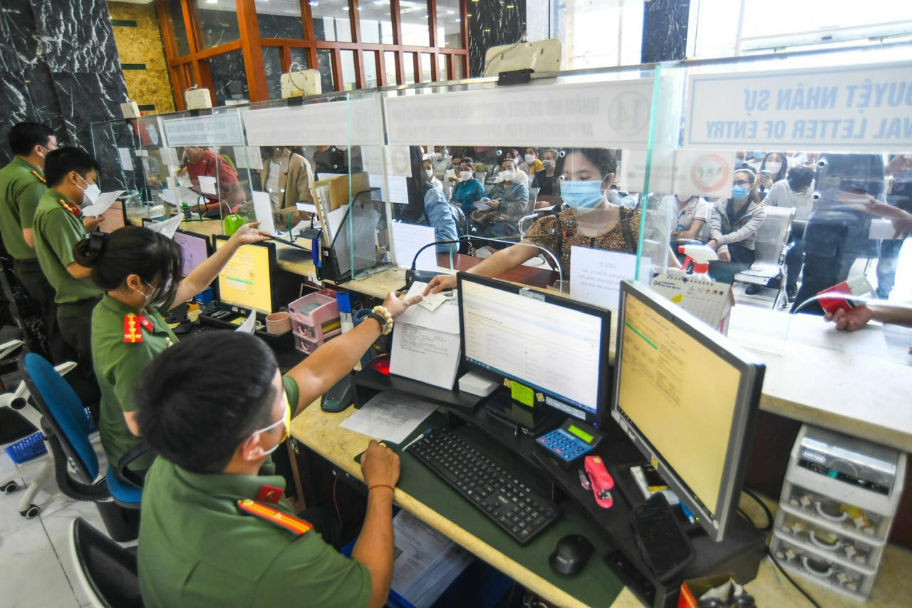 Nhiều chính sách tạo thuận lợi hơn nữa cho hoạt động xuất nhập cảnh