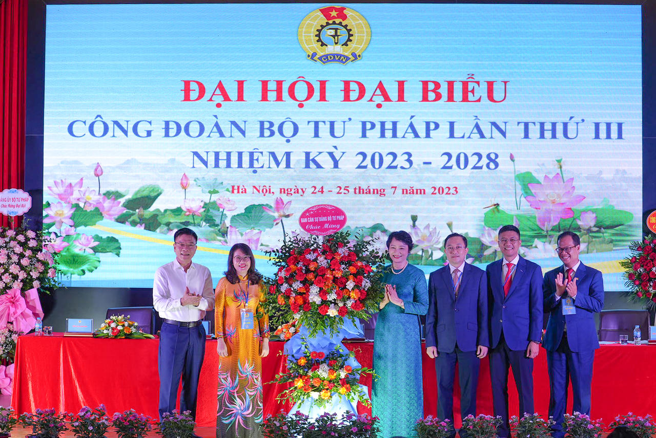 Thấm nhuần sự cần thiết đổi mới, nâng cao hiệu quả tổ chức và hoạt động công đoàn