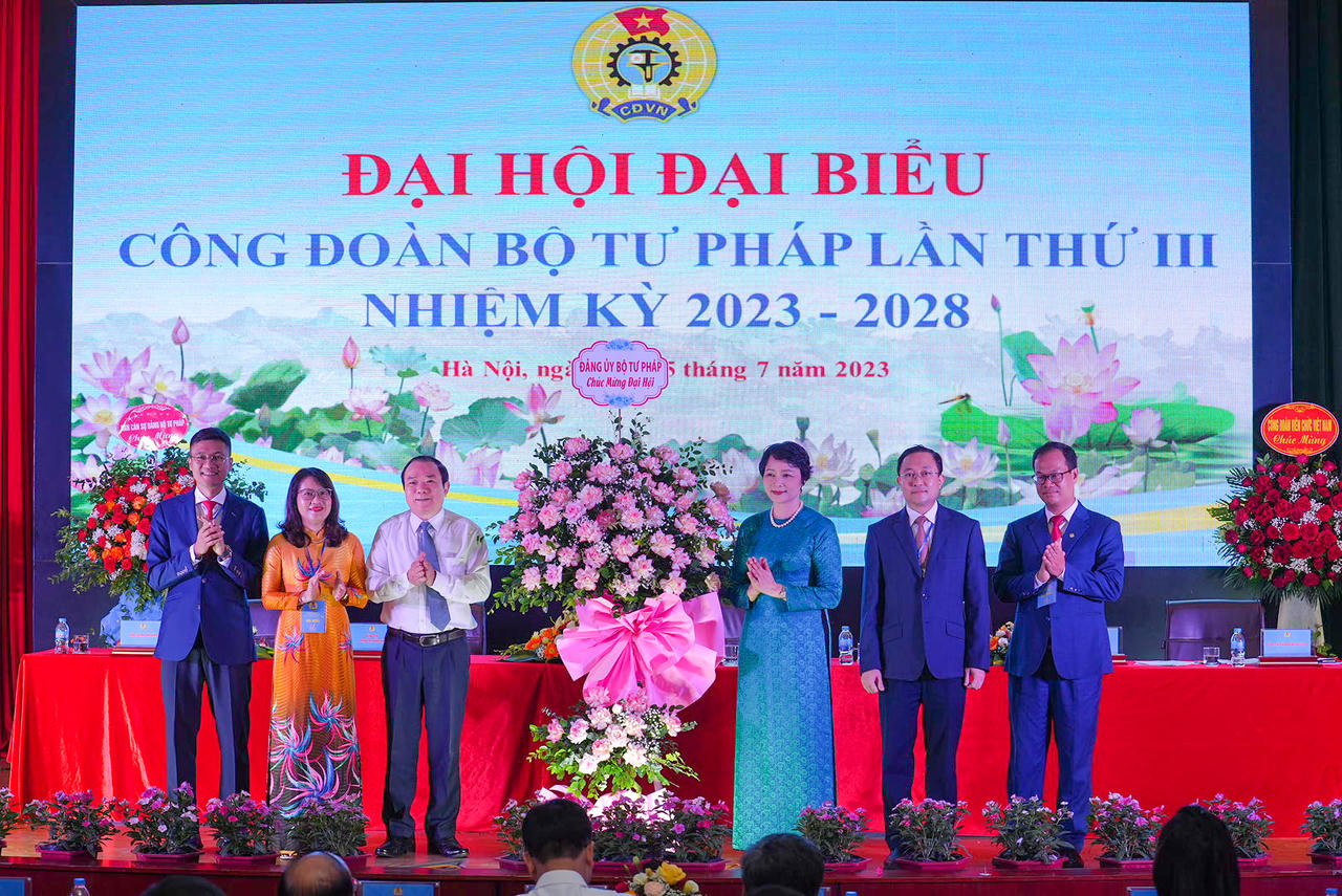 Thấm nhuần sự cần thiết đổi mới, nâng cao hiệu quả tổ chức và hoạt động công đoàn