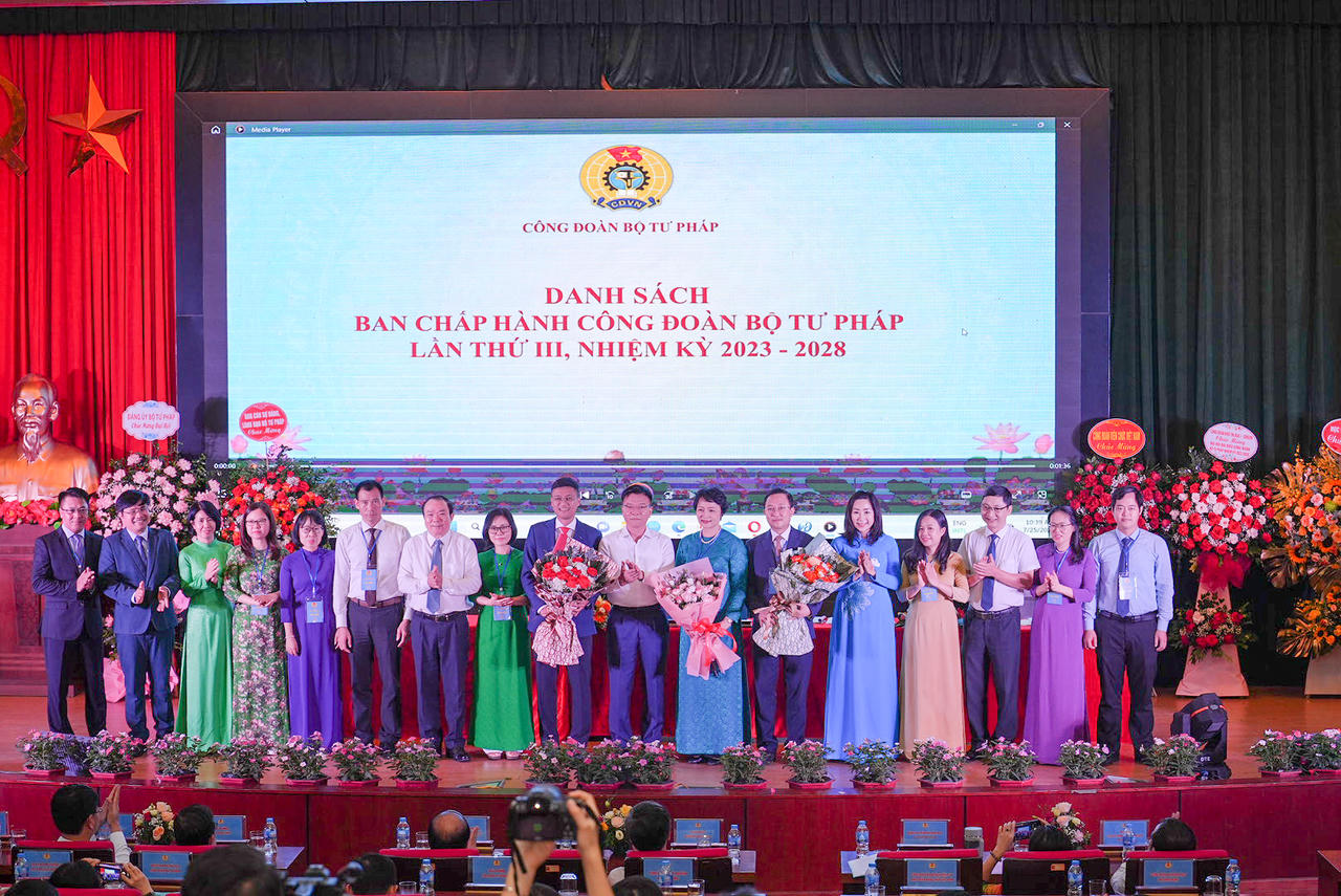 Thấm nhuần sự cần thiết đổi mới, nâng cao hiệu quả tổ chức và hoạt động công đoàn