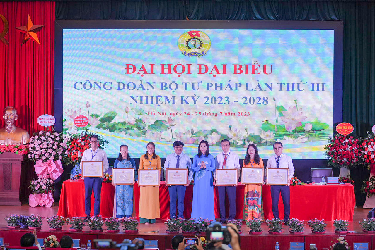 Thấm nhuần sự cần thiết đổi mới, nâng cao hiệu quả tổ chức và hoạt động công đoàn