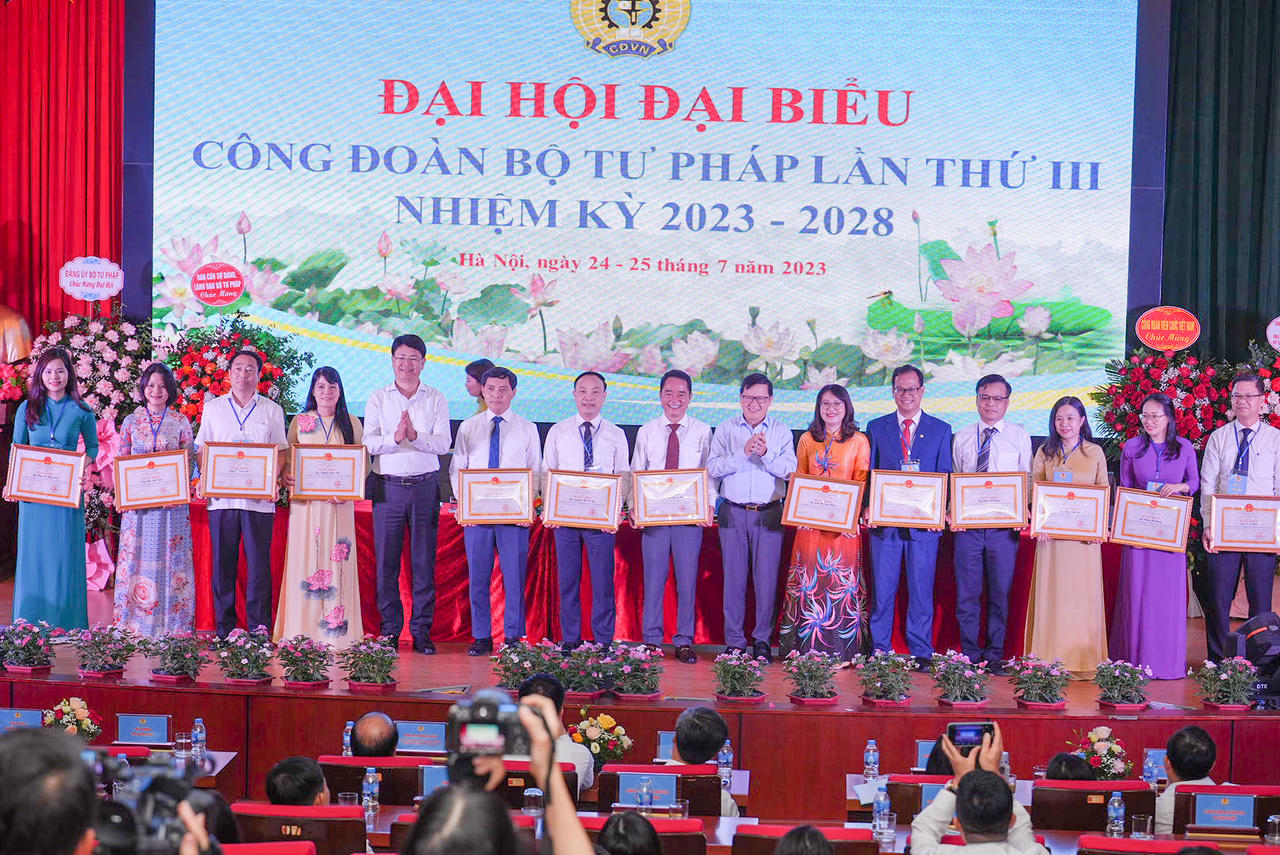 Thấm nhuần sự cần thiết đổi mới, nâng cao hiệu quả tổ chức và hoạt động công đoàn