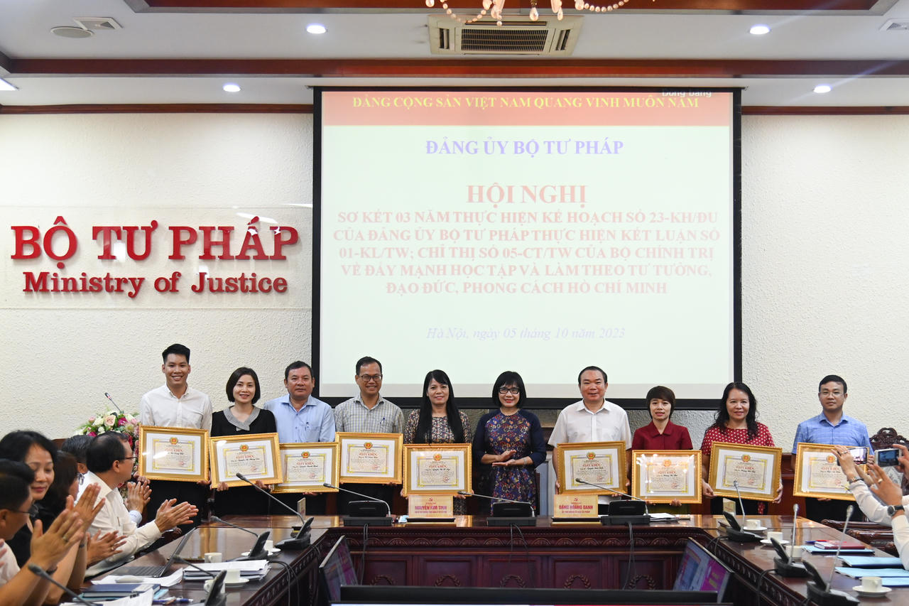 Đảng ủy Bộ Tư pháp học tập và làm theo Bác bằng những việc làm cụ thể, thiết thực