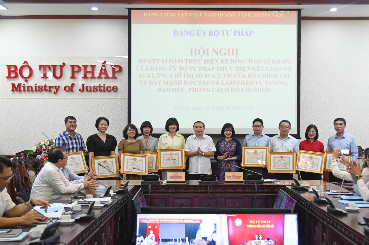 Đảng ủy Bộ Tư pháp học tập và làm theo Bác bằng những việc làm cụ thể, thiết thực