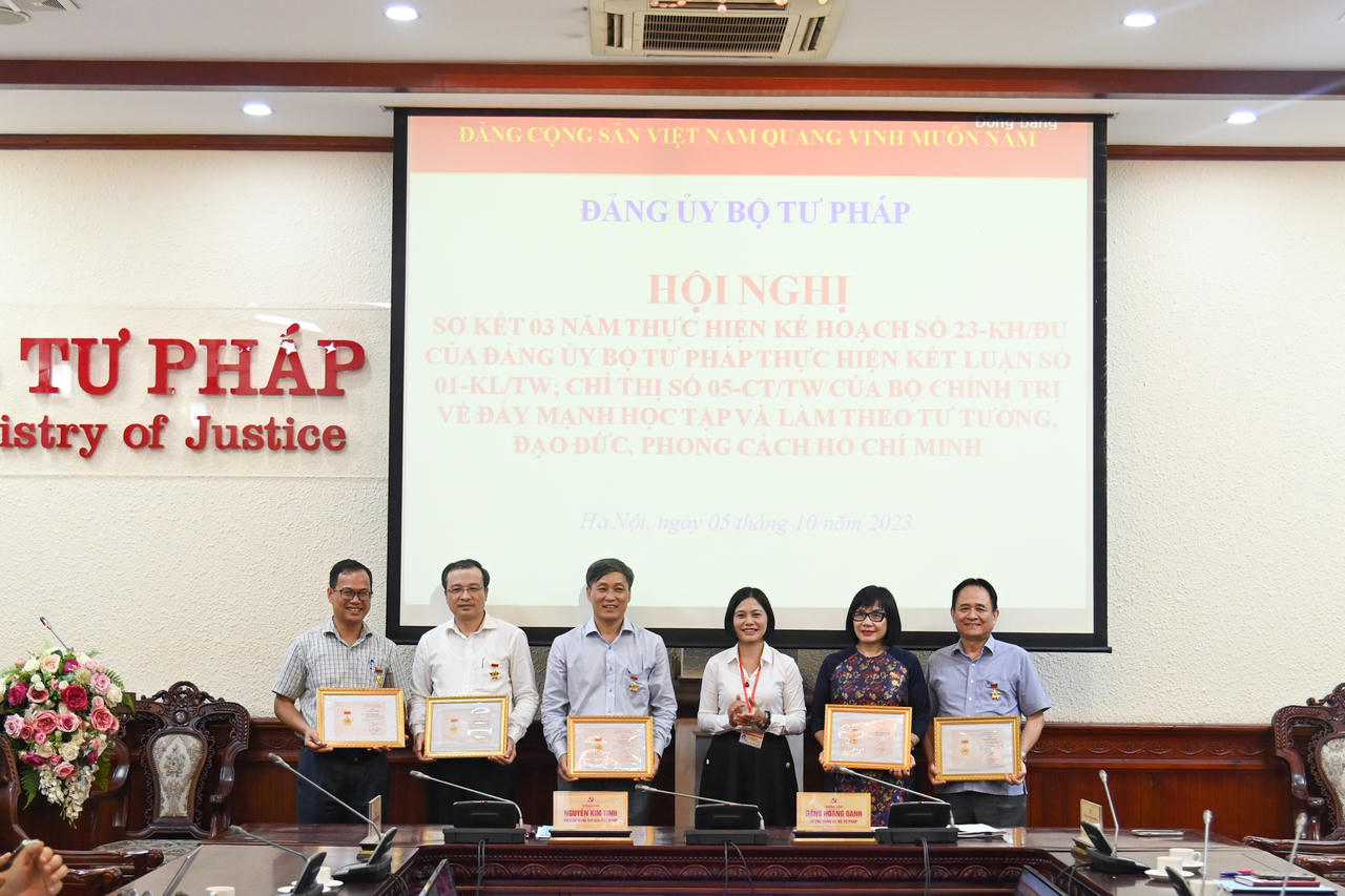 Đảng ủy Bộ Tư pháp học tập và làm theo Bác bằng những việc làm cụ thể, thiết thực