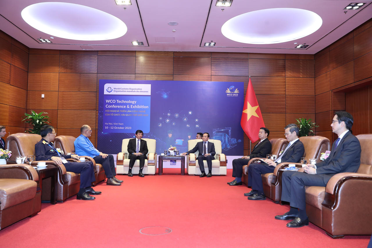 Hải quan Việt Nam nên chú trọng nguồn nhân lực đi đôi với công nghệ