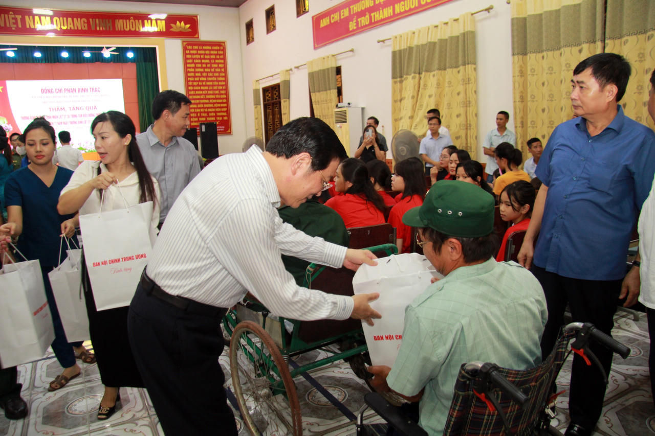 Tri ân thương binh, liệt sĩ tỉnh Nghệ An