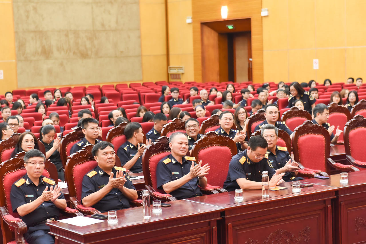 Tổng cục Hải quan ủng hộ hơn 859 triệu đến đồng bào bị thiệt hại do bão số 3