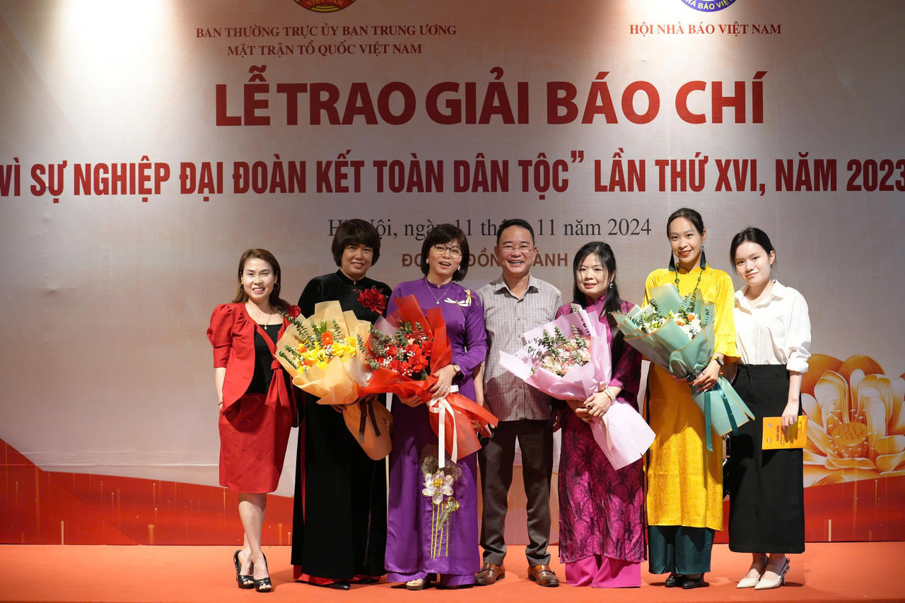 Báo Pháp luật Việt Nam đạt 2 giải C Giải báo chí ‘Vì sự nghiệp Đại đoàn kết toàn dân tộc’ lần thứ XVI