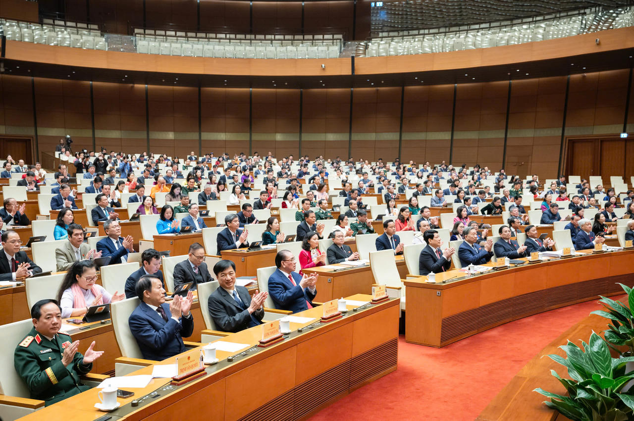 Khai mạc trọng thể Kỳ họp bất thường lần thứ 9