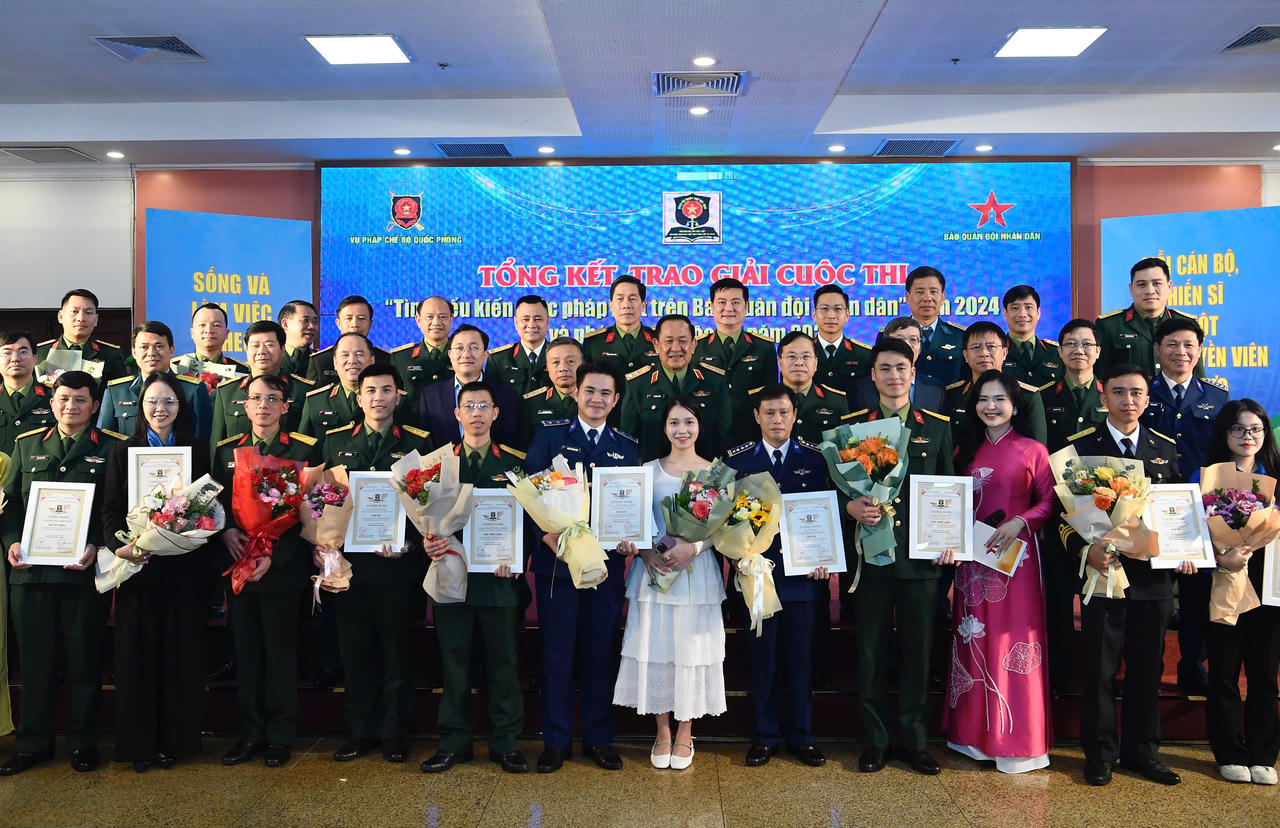 Trao giải Cuộc thi trực tuyến “Tìm hiểu kiến thức pháp luật” 