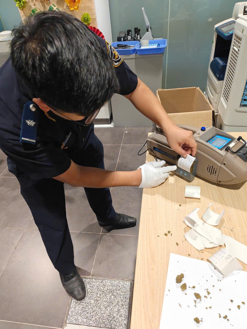 Bắt giữ gần 4 kg nghi là cần sa tại sân bay Đà Nẵng