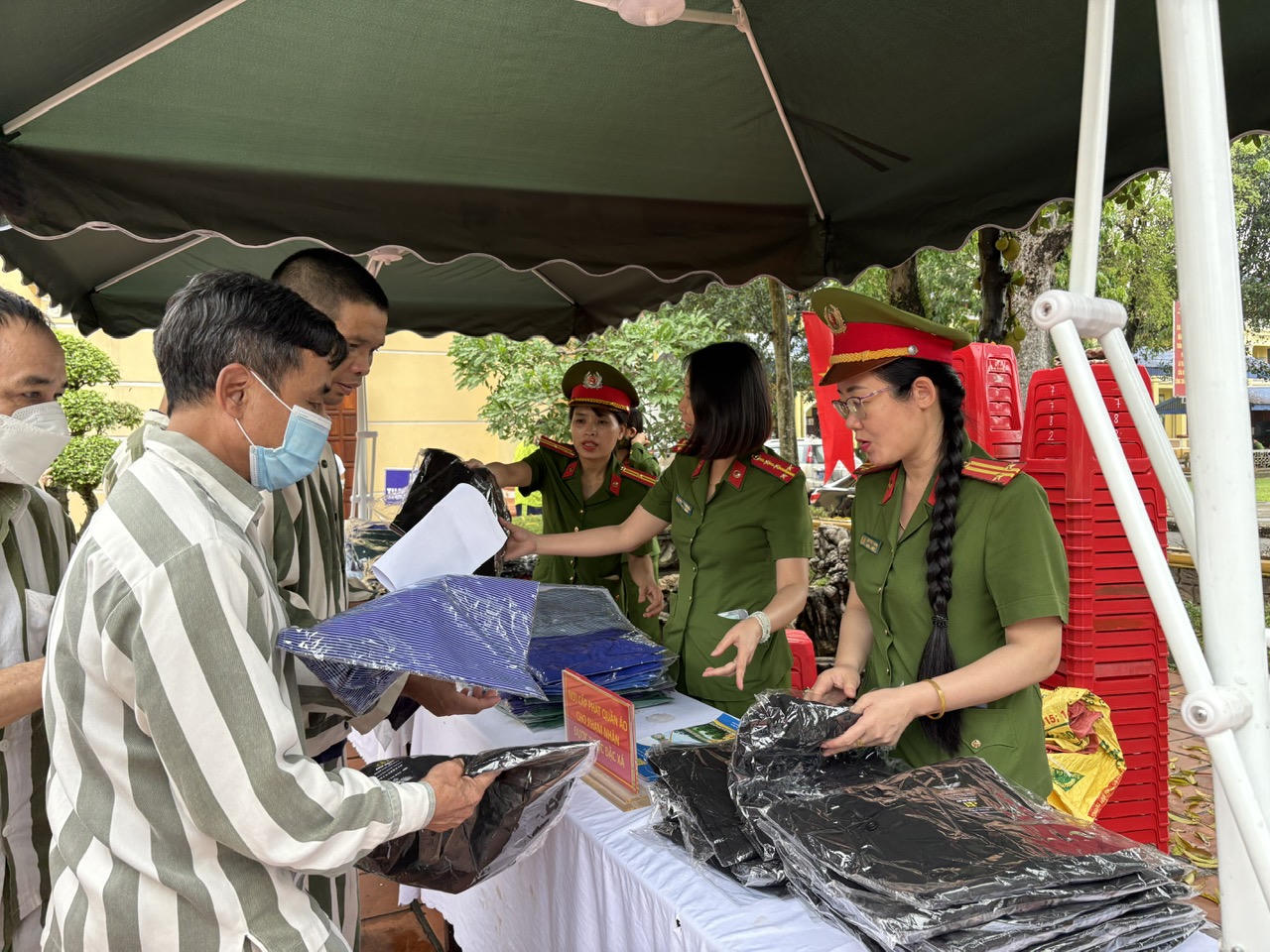 Công bố quyết định đặc xá năm 2025 cho 243 phạm nhân tại Trại giam Phú Sơn 4