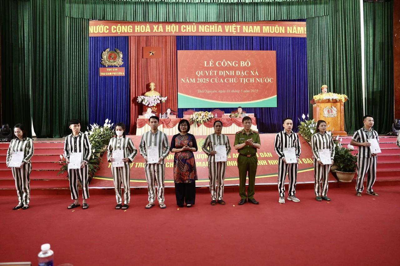 Công bố quyết định đặc xá năm 2025 cho 243 phạm nhân tại Trại giam Phú Sơn 4