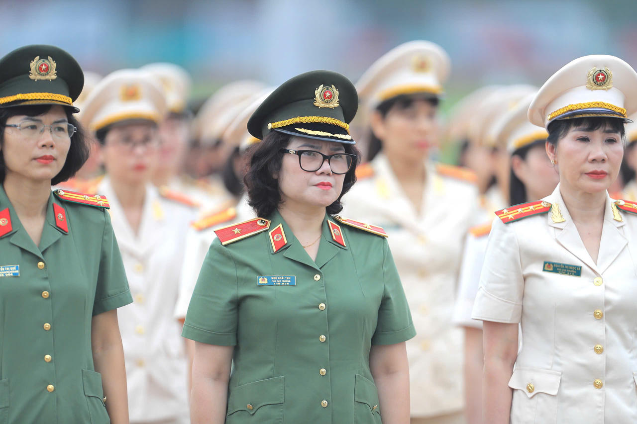 Đoàn Phụ nữ Công an tiêu biểu báo công dâng Bác