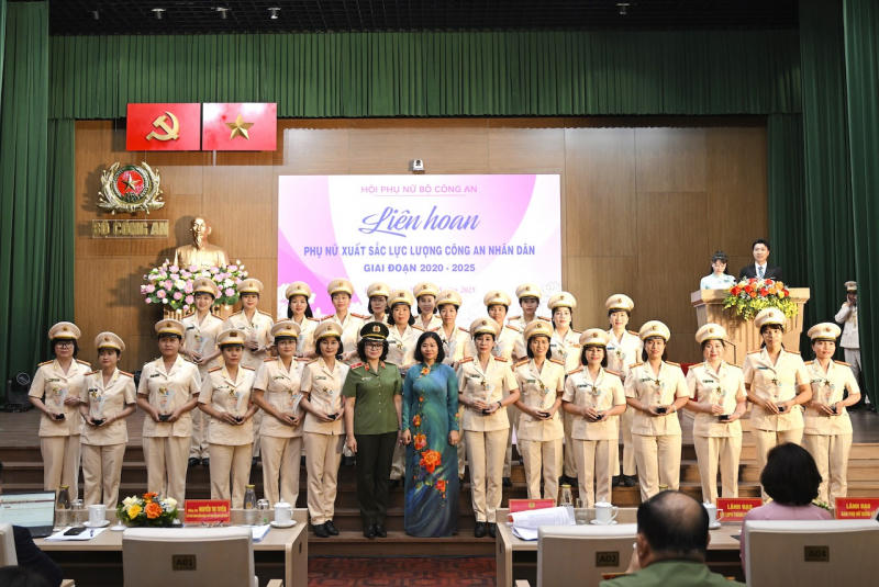 Phụ nữ Công an đóng góp quan trọng cho phong trào phụ nữ toàn quốc