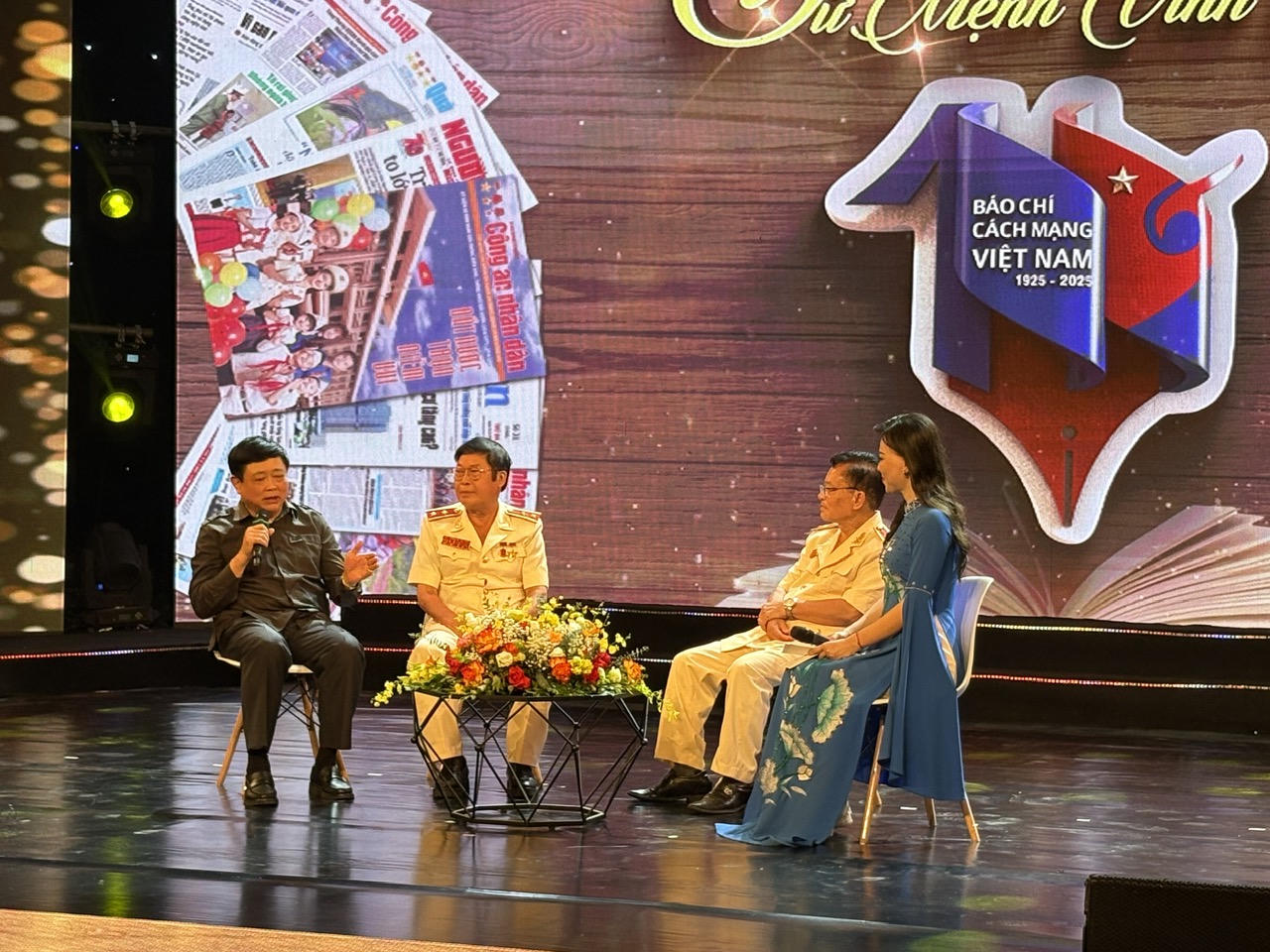 Tôn vinh các nhà báo tiêu biểu, xuất sắc trong và ngoài lực lượng Công an nhân dân