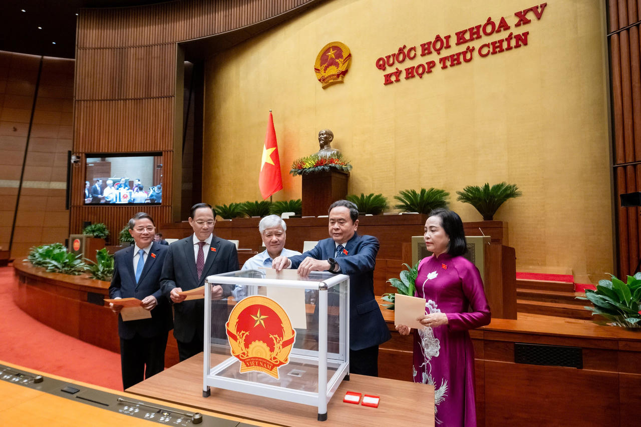 Quốc hội phê chuẩn danh sách 4 Phó Chủ tịch và 14 Ủy viên Hội đồng bầu cử quốc gia 