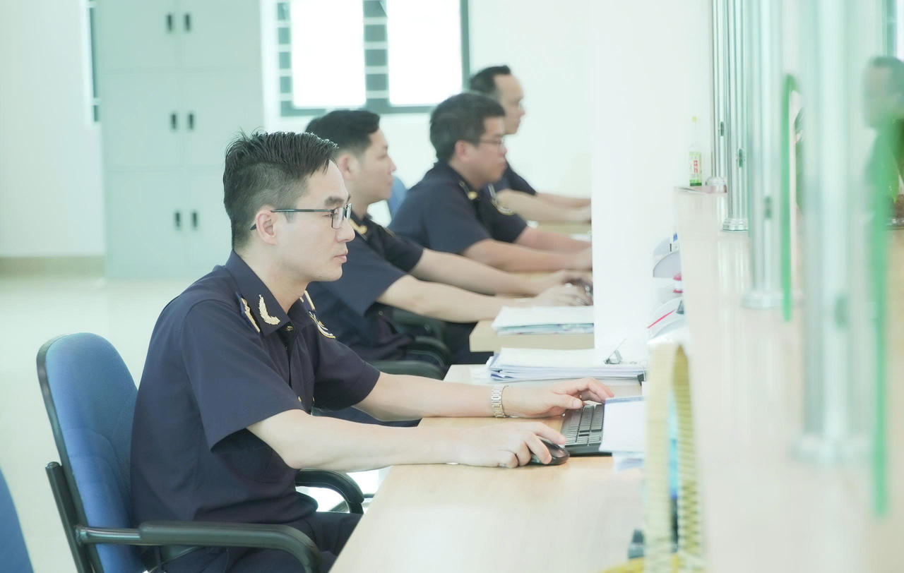 Giải quyết hơn 50 nghìn tờ khai hải quan trong ngày 1/7 