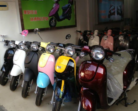 Xe máy điện “trôi nổi” làm khó cơ quan chức năng?