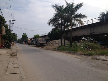 Hà Nội: Dân ngang nhiên xâm phạm hành lang bảo vệ cầu, chính quyền vô can?