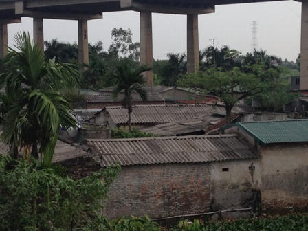 Hà Nội: Dân ngang nhiên xâm phạm hành lang bảo vệ cầu, chính quyền vô can?